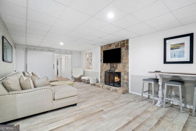 1040 Finnsbury Drive, Roswell, GA 30075
