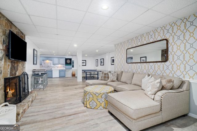 1040 Finnsbury Drive, Roswell, GA 30075