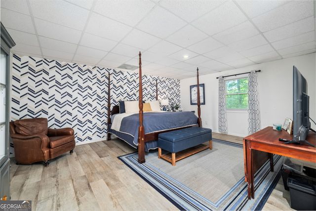 1040 Finnsbury Drive, Roswell, GA 30075
