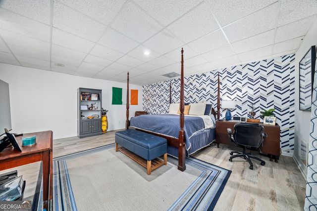 1040 Finnsbury Drive, Roswell, GA 30075