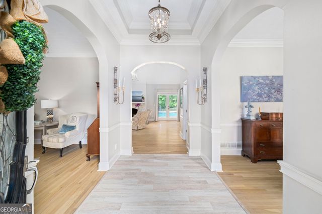 1040 Finnsbury Drive, Roswell, GA 30075