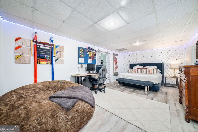 1040 Finnsbury Drive, Roswell, GA 30075