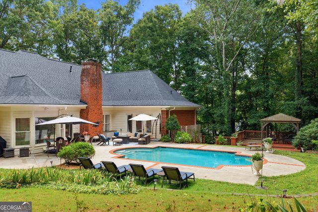 1040 Finnsbury Drive, Roswell, GA 30075