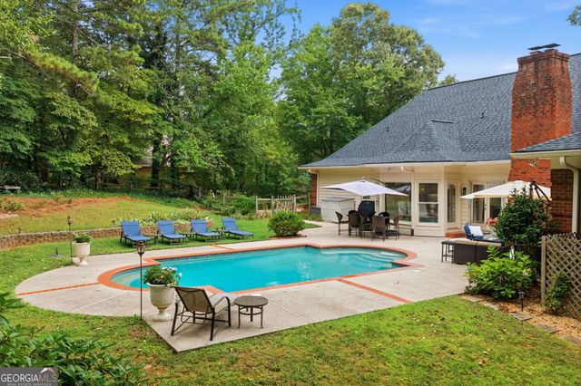 1040 Finnsbury Drive, Roswell, GA 30075