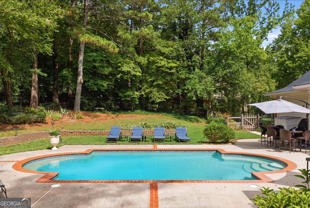 1040 Finnsbury Drive, Roswell, GA 30075