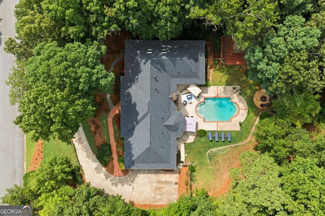 1040 Finnsbury Drive, Roswell, GA 30075