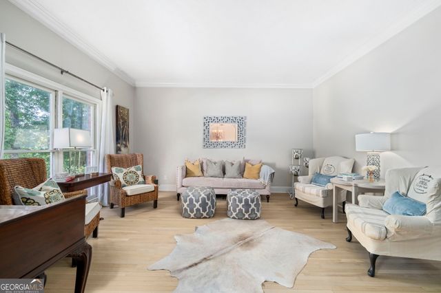1040 Finnsbury Drive, Roswell, GA 30075