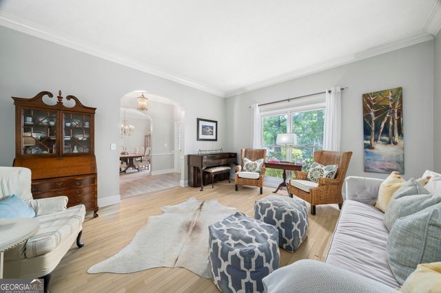 1040 Finnsbury Drive, Roswell, GA 30075