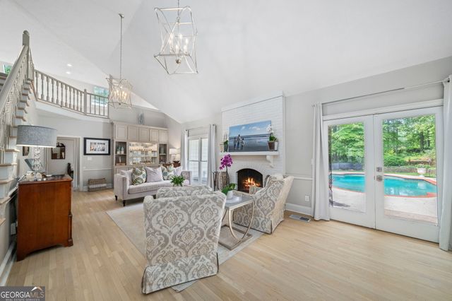 1040 Finnsbury Drive, Roswell, GA 30075