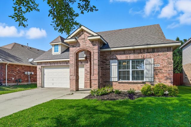 5904 Meadowglen Drive, Denton, TX 76226