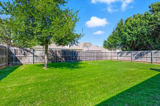 5904 Meadowglen Drive, Denton, TX 76226