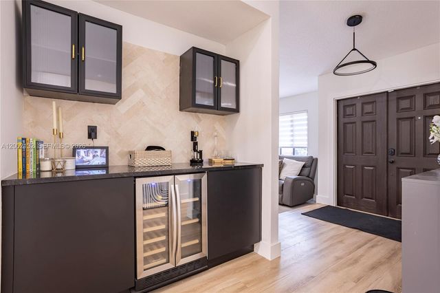 1030 NW 95th Ter, Plantation, FL 33322