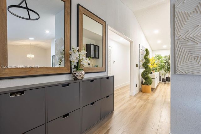 1030 NW 95th Ter, Plantation, FL 33322