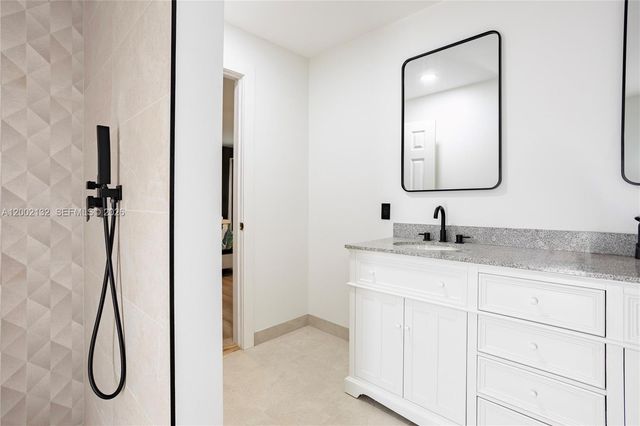 1030 NW 95th Ter, Plantation, FL 33322