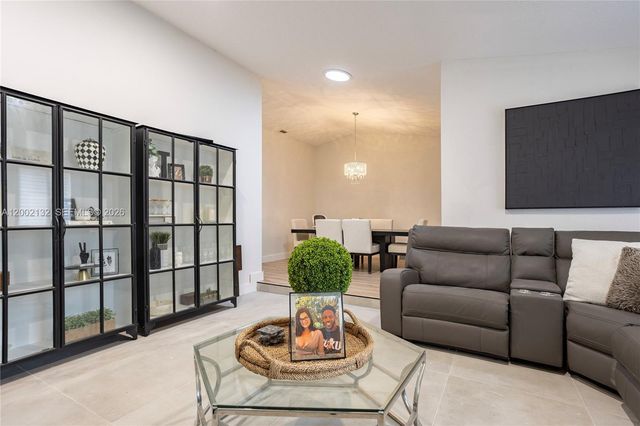 1030 NW 95th Ter, Plantation, FL 33322