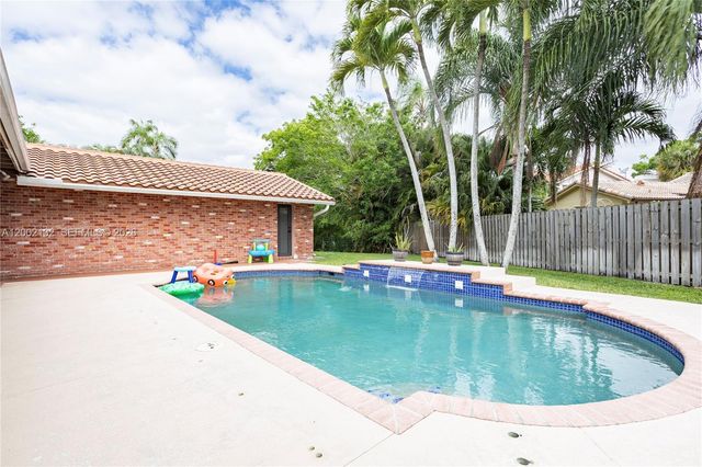 1030 NW 95th Ter, Plantation, FL 33322