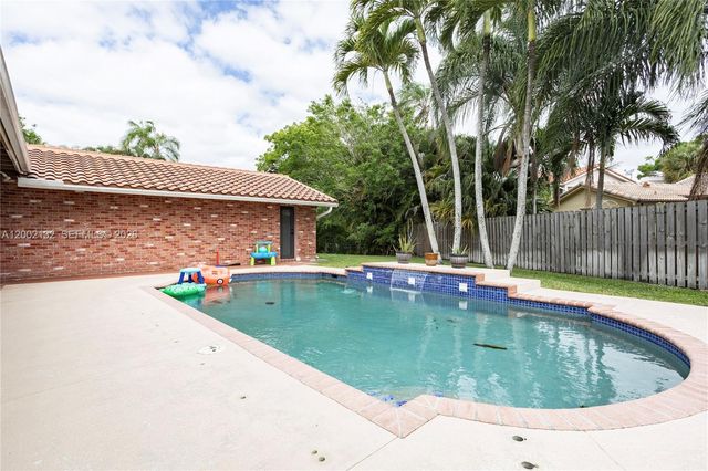 1030 NW 95th Ter, Plantation, FL 33322