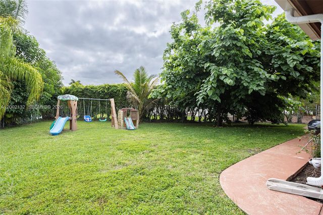 1030 NW 95th Ter, Plantation, FL 33322