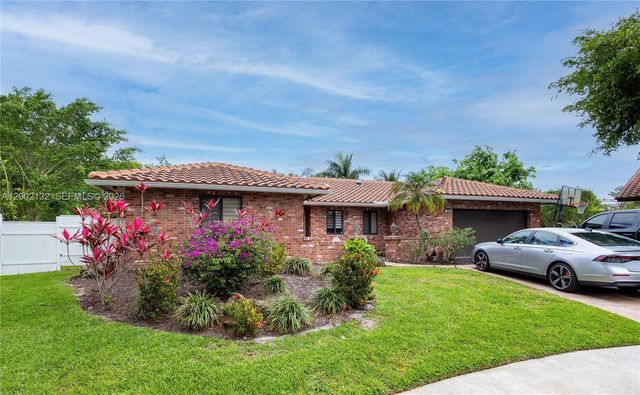 1030 NW 95th Ter, Plantation, FL 33322