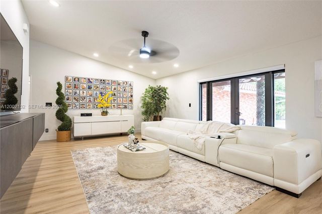 1030 NW 95th Ter, Plantation, FL 33322