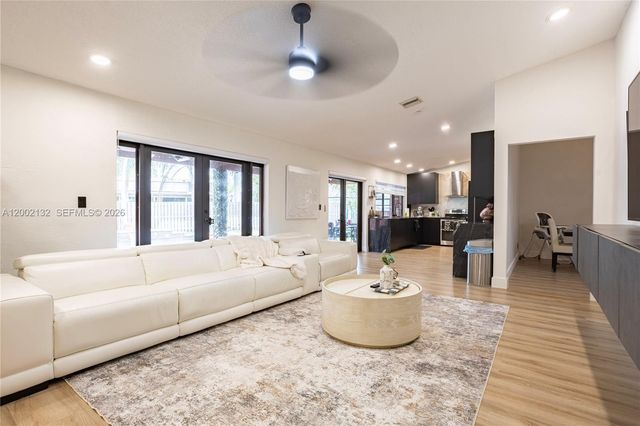 1030 NW 95th Ter, Plantation, FL 33322