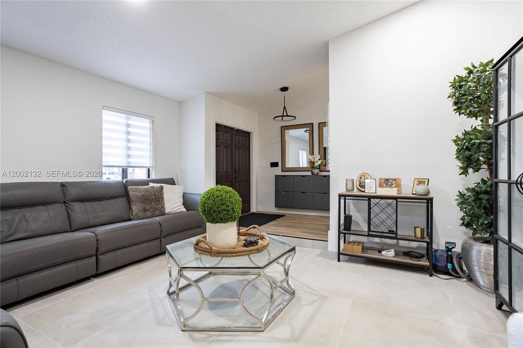 1030 NW 95th Ter, Plantation, FL 33322