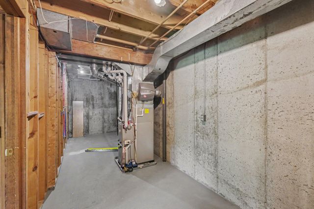 918 N Park Court NE, Grand Rapids, MI 49525