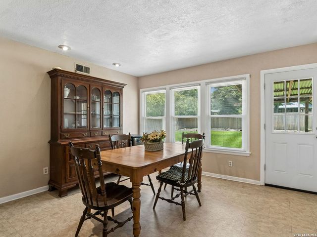 438 Oakleaf Drive, San Antonio, TX 78209