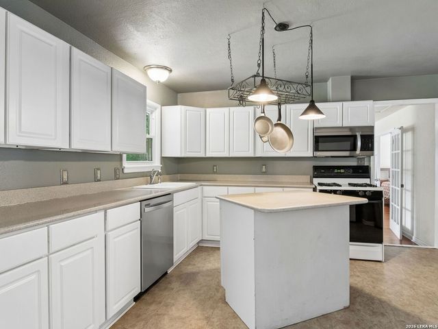438 Oakleaf Drive, San Antonio, TX 78209