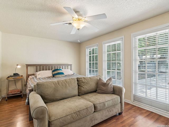 438 Oakleaf Drive, San Antonio, TX 78209