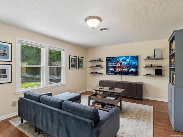 438 Oakleaf Drive, San Antonio, TX 78209