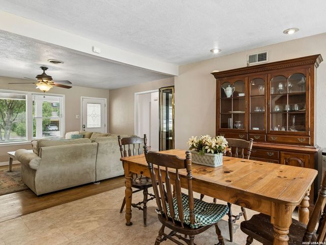 438 Oakleaf Drive, San Antonio, TX 78209