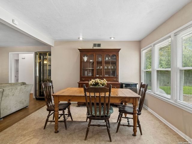 438 Oakleaf Drive, San Antonio, TX 78209