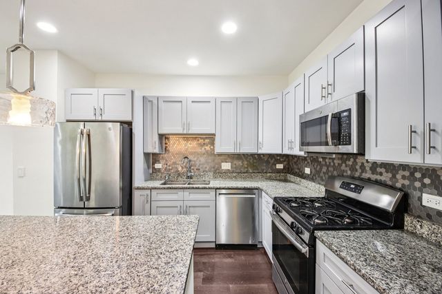 905 Times Square Drive, Aurora, IL 60504