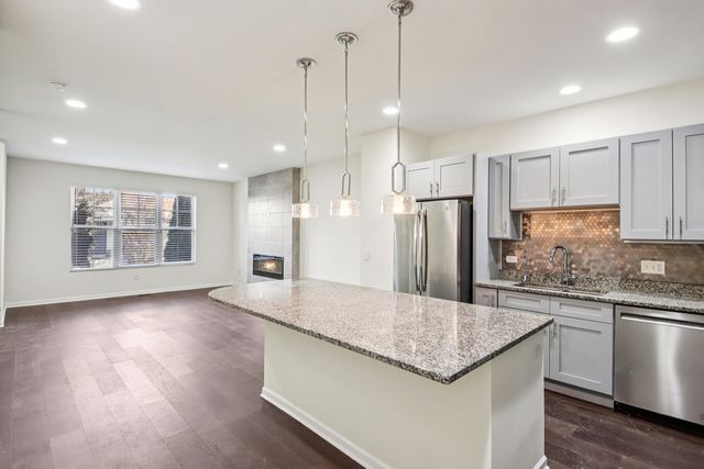 905 Times Square Drive, Aurora, IL 60504