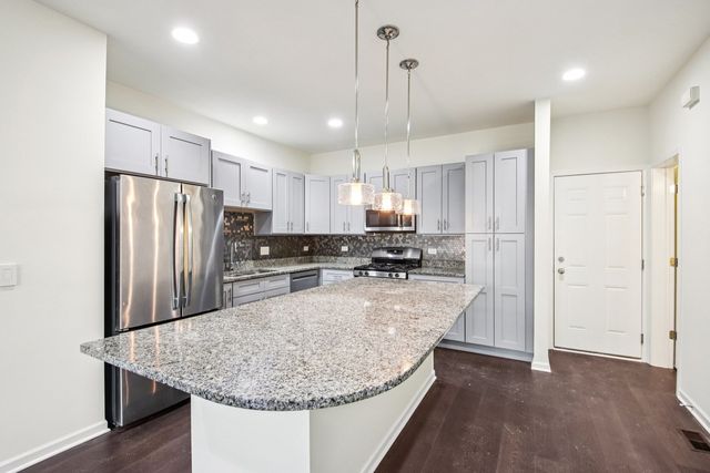 905 Times Square Drive, Aurora, IL 60504