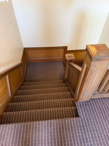 3999 Clarke St, Oakland, CA 94609