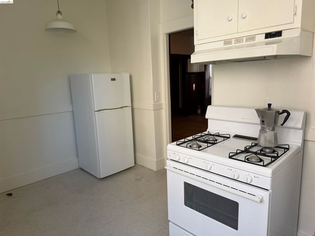 3999 Clarke St, Oakland, CA 94609