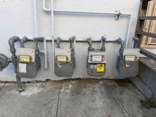 3999 Clarke St, Oakland, CA 94609