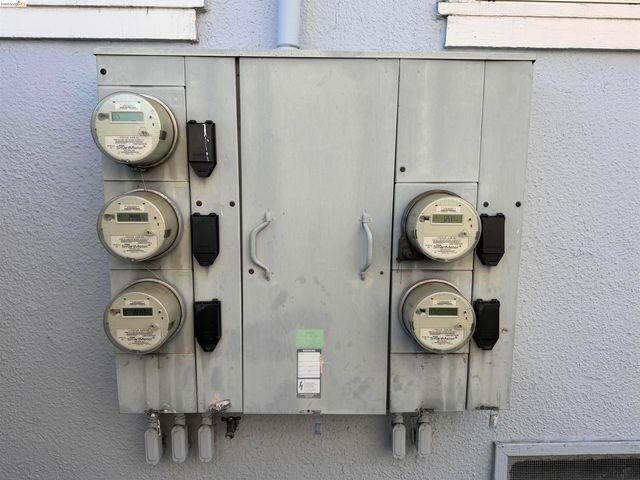3999 Clarke St, Oakland, CA 94609