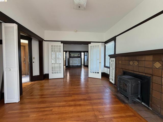 3999 Clarke St, Oakland, CA 94609