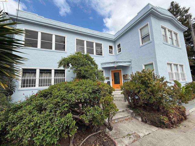 3999 Clarke St, Oakland, CA 94609
