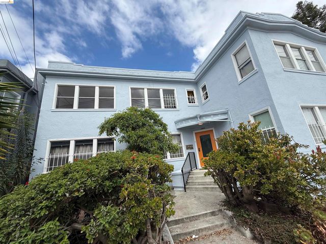 3999 Clarke St, Oakland, CA 94609