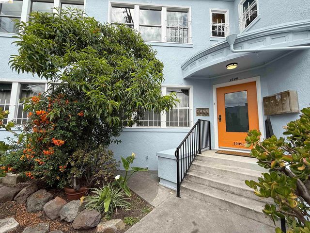 3999 Clarke St, Oakland, CA 94609