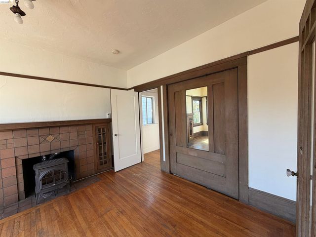 3999 Clarke St, Oakland, CA 94609