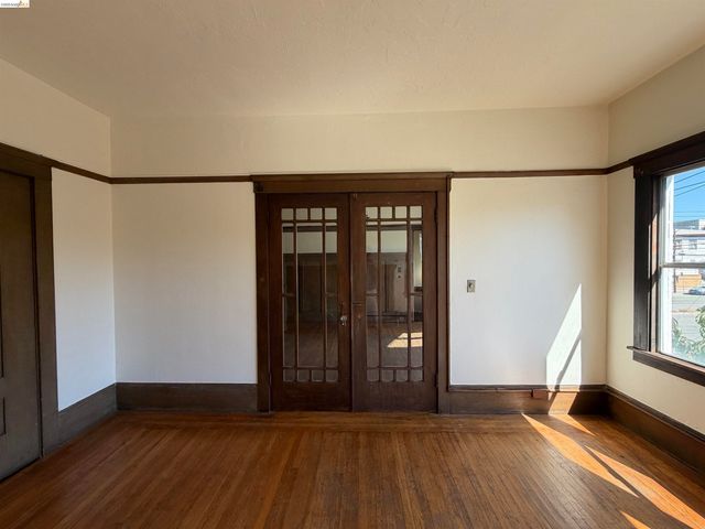 3999 Clarke St, Oakland, CA 94609