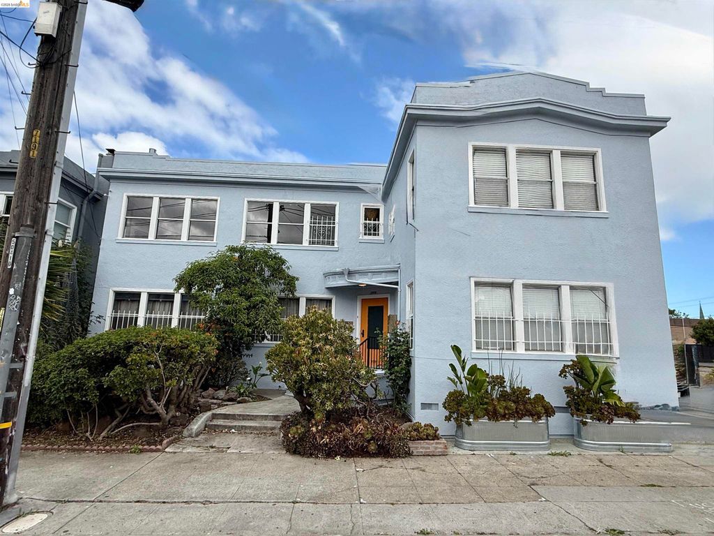 3999 Clarke St, Oakland, CA 94609