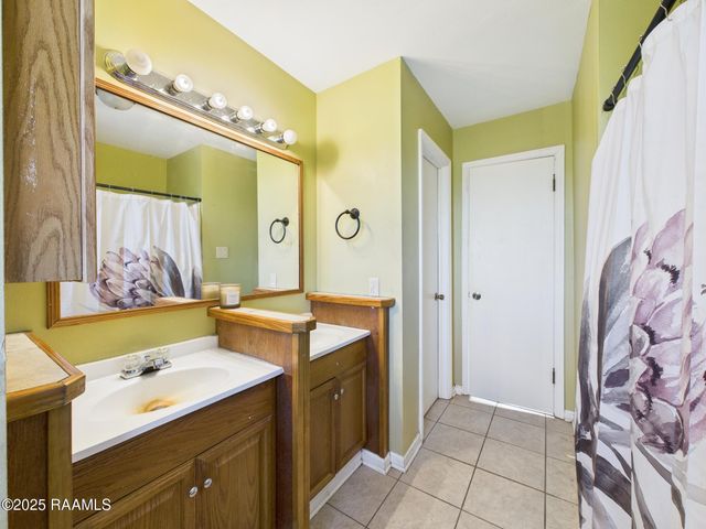 1712 Lillie Street, Jeanerette, LA 70544