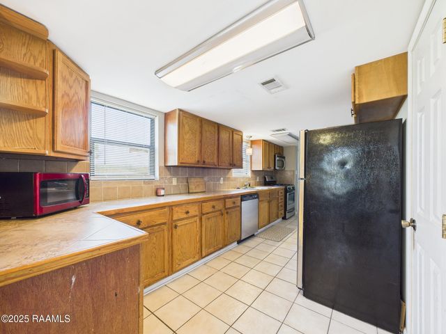 1712 Lillie Street, Jeanerette, LA 70544