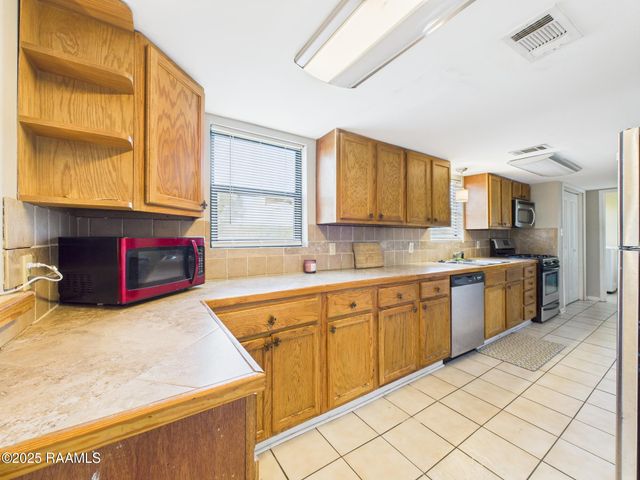 1712 Lillie Street, Jeanerette, LA 70544